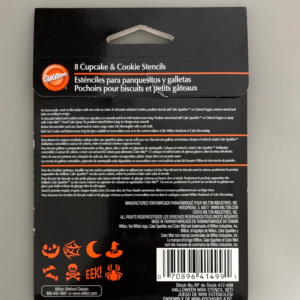 Wilton Halloween and Christmas Stencil Sets - Picture 4 of 6